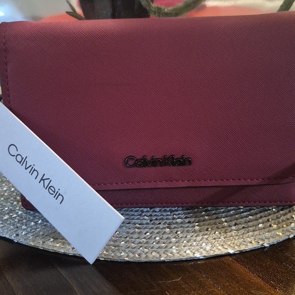 Calvin Klein Cranberry Crossbody Chain Wallet Bag - Picture 4 of 10